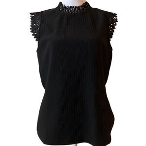 WHITE HOUSE BLACK MARKET TEXTURED MOCK NECK CAP SLEEVE TOP - M